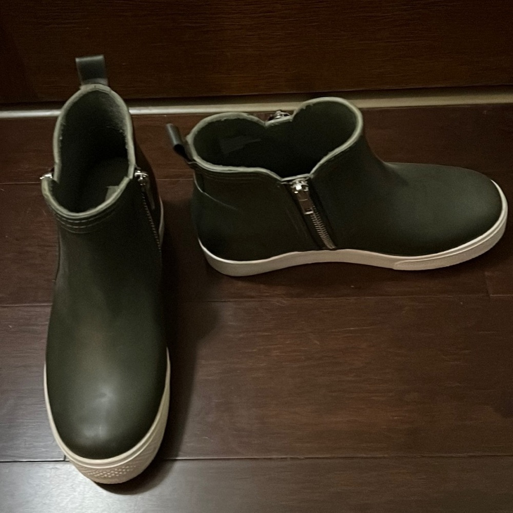 Steve Madden Olive Ankle Boots